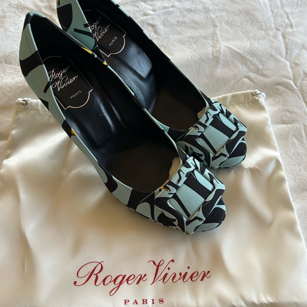 NEW Roger Vivier pumps size 38